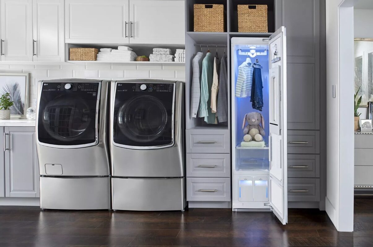 LG LG Styler(R) Smart Wi-Fi Enabled Steam Closet with 3 Hangers - Espresso S3RFBN (S57070A1499ST01S) (2)
